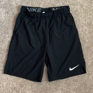 Nike Dri-FIT Men's 9 Black Woven Training Shorts Size S